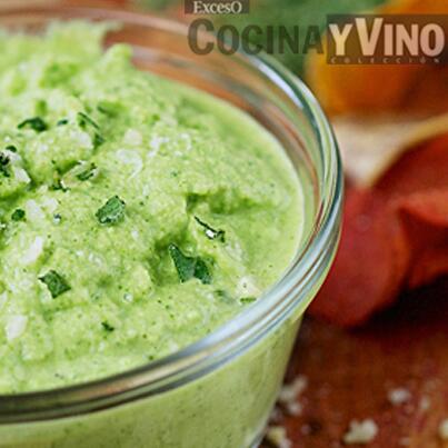 CocinayVino's tweet photo. Sumerge tu tarde en un cremoso dip que contiene a “el combatiente del cáncer” http://t.co/WvyG0MIsOK http://t.co/8X3ufwS3w8