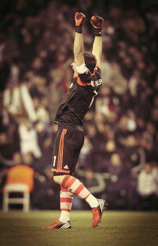 ReaI_Madrid_CF's tweet photo. RT crees que es el mejor portero del mundo, FAV si crees que no. http://t.co/vqNoNGKCnu