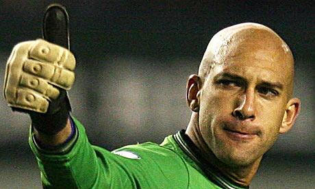 worldoftheball's tweet photo. Tim #Howard (portero del #Everton) lleva ya más asistencias esta temporada que Iniesta y Pirlo juntos #EPL #calcio http://t.co/B9AjelUXQ0