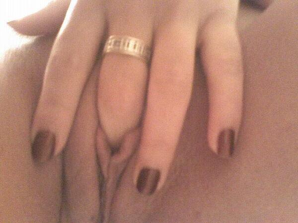 ShareMySex's tweet photo. get it girrrlll #masterbationmonday #pussy #sharemysex http://t.co/hiSTnzm4Zg
