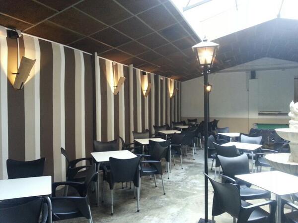 teodio_cafebar's tweet photo. Por la tarde en nuestra terracita http://t.co/leQG6BBRIT
