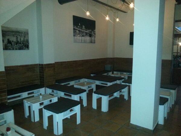 teodio_cafebar's tweet photo. Nuestros sillones de pales!! Muy comodos!! http://t.co/ro3ar9zbEV