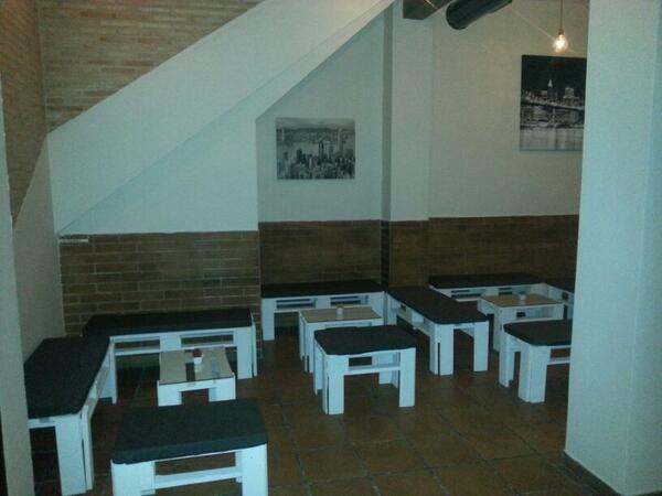 teodio_cafebar's tweet photo. Nuestros sillones!! http://t.co/0u3IpwHHau