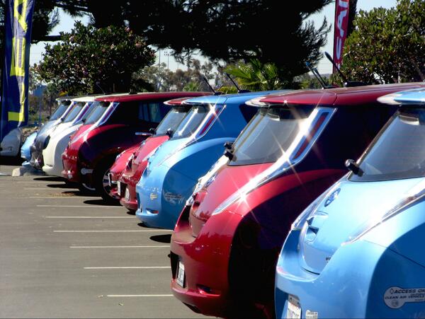 NissanElectric's tweet photo. Over 800 #NissanLEAF owners &amp; 5,000 #EV fans came out to celebrate #NPID2013!

Share your photos with us! #KickGas http://t.co/gcRsmfq6nG