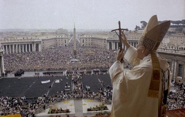 ObservadorUY's tweet photo. Juan Pablo II y Juan XXIII serán santos el 27 de abril de 2014, anunció el papa Francisco.

http://t.co/Dq4vnOSpig http://t.co/OOT49bZUsd