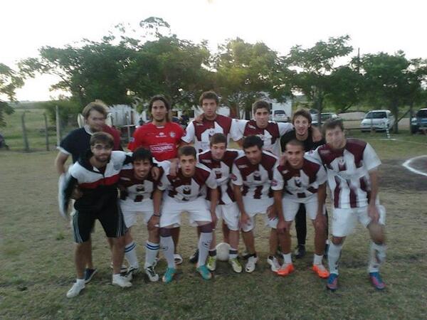 MarujasFC's tweet photo. Campeonato de verano! Huracan de juncal! http://t.co/05PP9IxuDG
