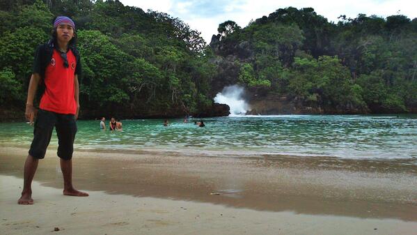 Shelly_jayanti's tweet image. #savesempu hahaha "@7igolrossonere: Hai rangers partners Sempu, kapan duet kemana?? X)) http://t.co/OHFLmSfwXU"