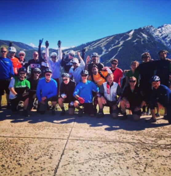 TheBizofFun's tweet image. Fun playing in the mud with the fine people of the #themeeting9 @SteepSkiing @StrafeOuterwear @oakley @Freeskier