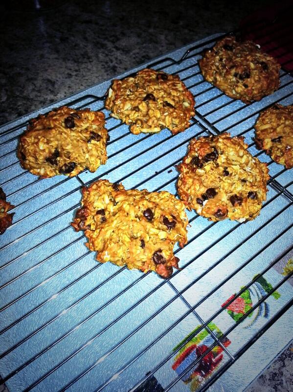 veg4better2mrrw's tweet photo. Just made my first batch of lactation cookies. Not sure if they're going to work,  but they are delicious! http://t.co/EIyM6d4dPR
