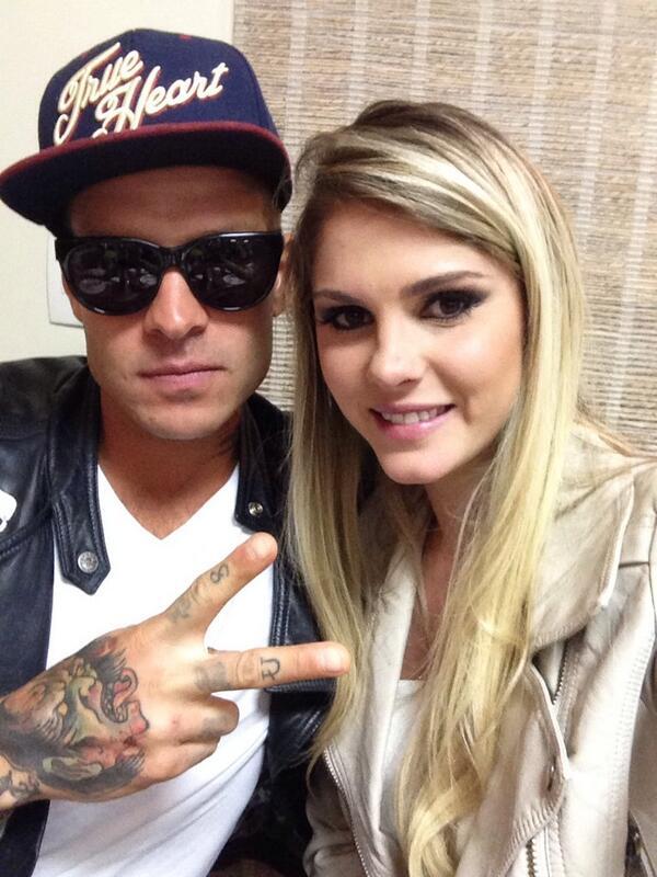 _EvA__Maria's tweet photo. #BarbaraCampeaAceitaQueDoiMenos RT @OficialMv_: Mateus Como Sempre , No Estilo :) @mverdelhomv @Barbaraevans22 http://t.co/X9roYyYL7e