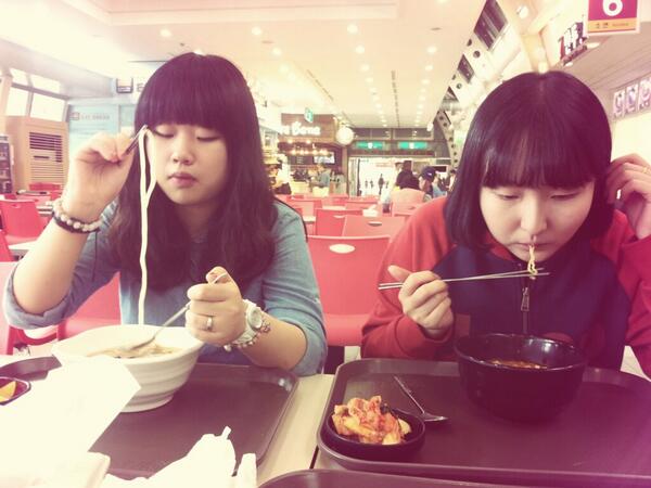 msg_kang's tweet photo. 서민체험하는 꼬요&amp;쭈쟌하워!!!! http://t.co/Iwkf9q5PxW