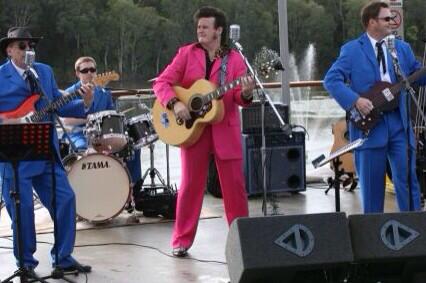 thebluecats's tweet photo. cool catz #rockabilly #retro #elvis #brisbane come down to #VictoriaPoint #fastapasta @HogsBreath 6 Oct 10 til 2pm http://t.co/lCSSEYla20