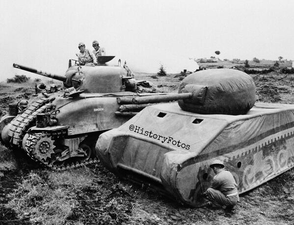 HistoryFotos's tweet photo. ¿Se nota mucho? Tanques hinchables para engañar a Hitler sobre el verdadero Desembarco de Normandía, Francia, 1944. http://t.co/6e4TyDTGh6