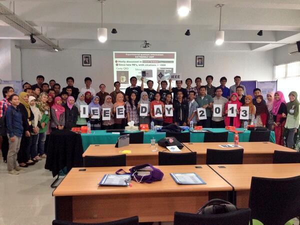 Penutupan IEEE Day Indonesia Section, 1 Oktober 2013, <a href="/Elektro_ITS/">Teknik Elektro ITS</a> :)