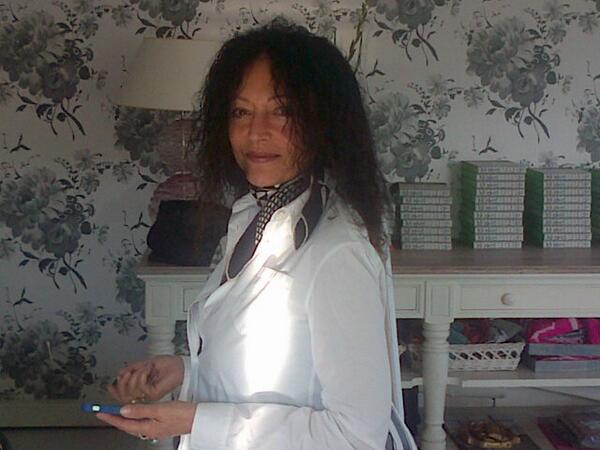 5 mins to go before reader event <a href="/WvAerssen/">WvA</a> with @nlresidence.  Looking forward to it!