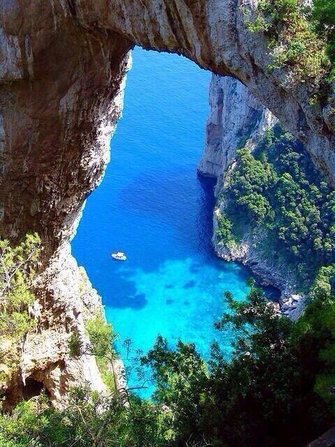 "<a href="/sarazunica/">Sara Zúnica García</a>: "<a href="/NaturPictures/">Latido Terrestre</a>: Capri, Italia " Aquí si <a href="/alvarogam1988/">alvaro gomez</a>" dónde está eso?