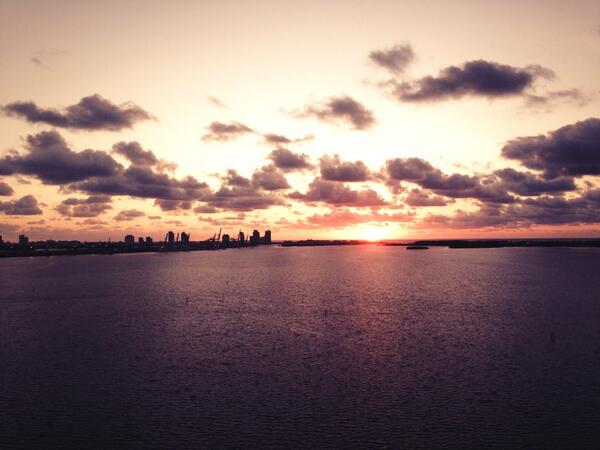 manedelaparra's tweet photo. "No existe noche que soporté un rayo de sol ". http://t.co/3GVpkZ356B