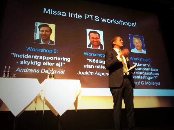 natsakerhet's tweet photo. @PTSse Rikard Englund slår ett slag för PTS Workshops! Salen är fullsatt med 430 stadsnätsmedlemmar, kul! #SSNf15 http://t.co/ZEPB7Xq9KS