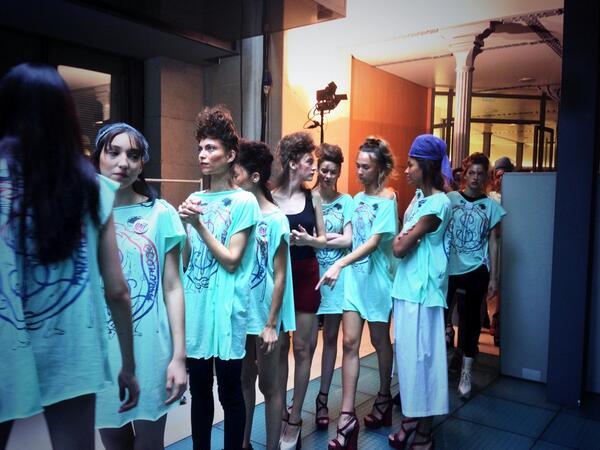 vwfrance's tweet photo. #showpractice #models #goldlabel @lecentorial http://t.co/8OeTyAyCsS