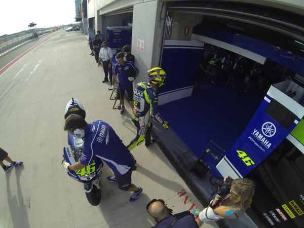 TobyMoody's tweet image. All very quiet around @ValeYellow46 in free practice at Aragón. #GoProOnAStick