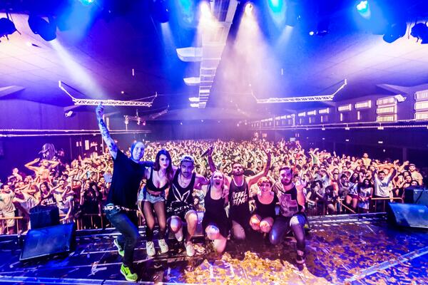 rebelbingoSpain's tweet photo. MUCHAS GRACIAS MALAGA!!! Era una noche muy importante para nosotros y superasteis el nivel..Menudo puto fiestón!! http://t.co/Ik9zUrlo5z