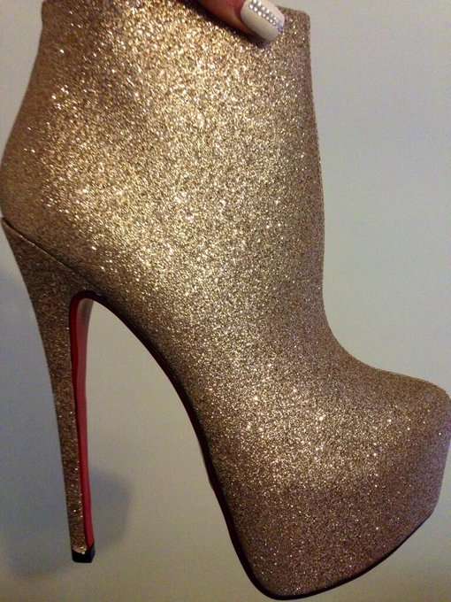 Thank you to the person that bought me these :) can't wait to wear them to Swankeys on the 1 Nov. @parris_taylor<a href="/tag/chihuahua"class="tags"><span>#chihuahua</span></a><a href="/tag/onesielove"class="tags"><span>#onesielove</span></a>