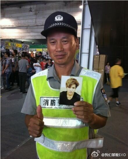 jenbiverse's tweet photo. แฟนบอยพี่คริส หล่อจนต้องยกนิ้วโป้งให้ #มหกรรมแฟนบอยสุดหล่อ http://t.co/g4LE5Prmhi