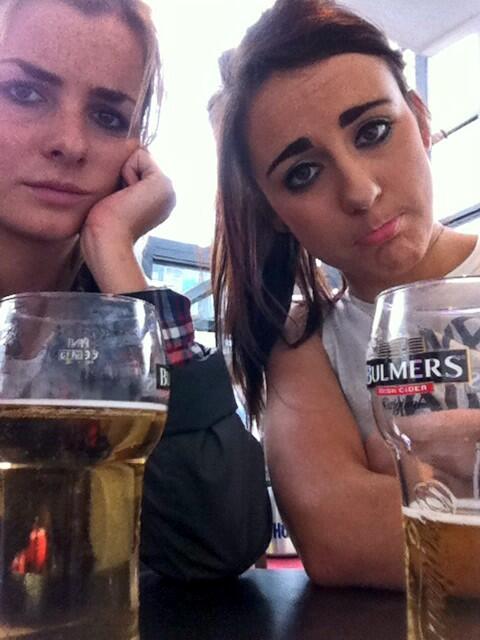 Aoife_Grogan_'s tweet image. Depressed pints #FuckSecondYears #FresherProblems @KatieQueeney