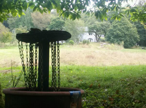 TeamDISCfunctn's tweet photo. 1st basket Sunrise &amp; the Hippies built after moving from SanFran to LuckyMudDGC back in the 70's! #DiscGolf #antique http://t.co/9E0tjOpWH8