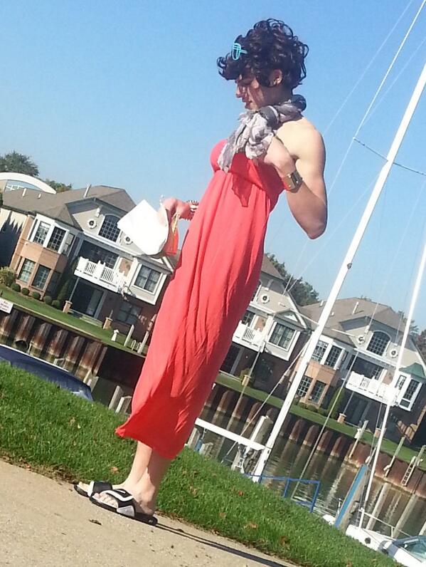 SkipperProblems's tweet image. Cross dresser? #SkipperProbs Thanks to anonymous for sending this one in.