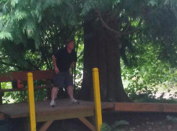TeamDISCfunctn's tweet photo. @Markuscarr3 tracks his drive off the elevated tee @ #TwinCedarsDGC in Castle Rock, Washington. #DiscGolf #WestCoast http://t.co/dqQ1Ue53Bs