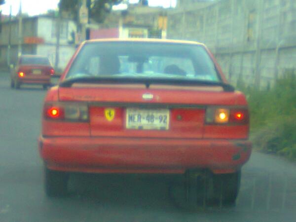 ElCarnal01's tweet photo. @CristhianH23 jajaj me acorde de tu MV eres naco si, le pegas a tu tsuru rojo una estampa de ferrari jajaj http://t.co/TmWwneXxYW