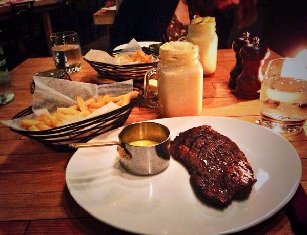 lilhamstr's tweet image. Lovely meal, delicious meat and awesome milkshake! Thanks @steakedinburgh #full #rollmehome #willcomeback