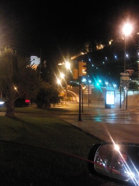 DaniPSilv's tweet photo. Me encanta conducir por #Málaga de noche cuando casi tod@s están en casa.. http://t.co/cuHHUcOq94
