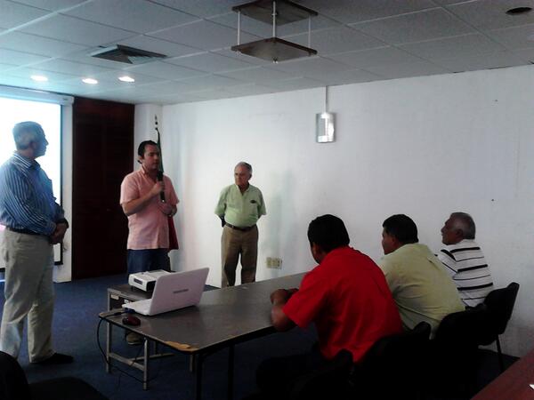 meliromdom's tweet photo. En Taller de Competitividad. Alianza estrategica SEDICO y ASERCA. @Josue_Rodguez y Enrique Escalante Semerena http://t.co/R9EwJ3hGy6