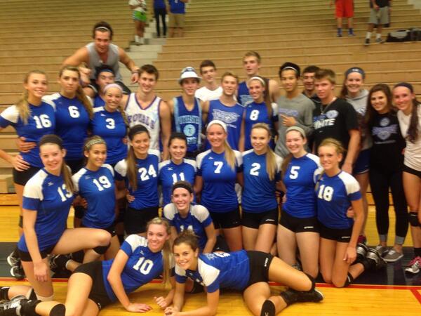 HSEAthletics's tweet photo. Big win for the Royals VB team over 3A #2 Delta in 5...  Thanks to @RoyalRowdies &amp; @hsebluecrew2014 #Support http://t.co/ce8cPM6hMW