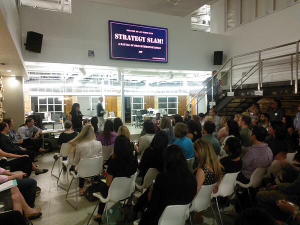 tiehpai's tweet photo. In action!!!!! #stratslam http://t.co/ZZZTDBaHQ1