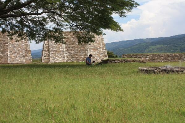bachifly's tweet photo. With breathtaking locations like #MixcoViejo how could I not love  #Guatemala #onlyinGuatemala #AmoGuatemala http://t.co/wfBeVBYuyo