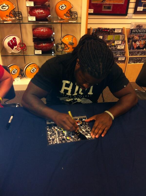 Sam__Schmitz's tweet image. Eddie Lacy! This dude was awesome and ik he's gonna be great. @Lil_Eazy_Ana_42 #circlebutton