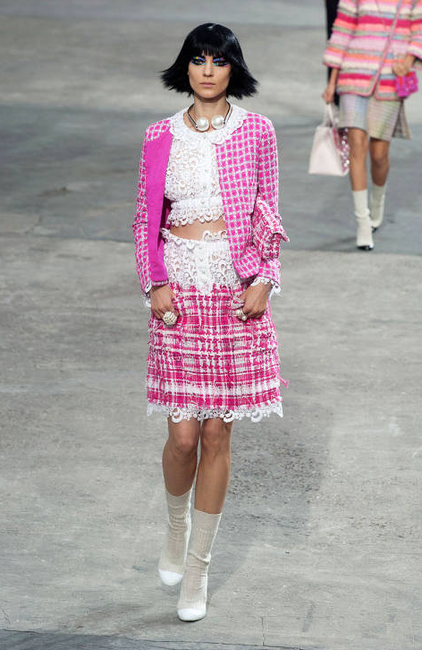 юбки шанель фото. твидовые юбки chanel 60е. Uterque платье твид. юбки шанель фото. стрит стайл в стиле шанель.