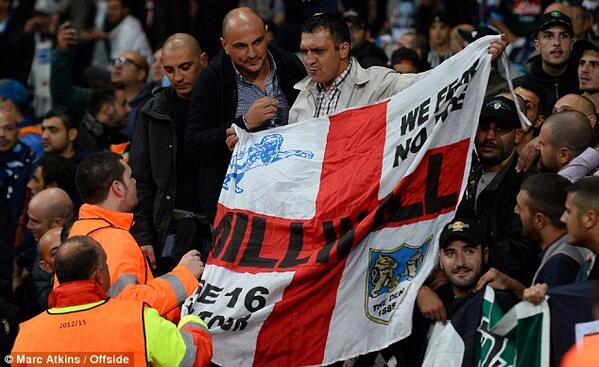 billyboylambert's tweet photo. #napoli fans with a #millwall flag last night when they played arsenal at the emirates #wefearnofoe #millwall http://t.co/DN1obBedAL