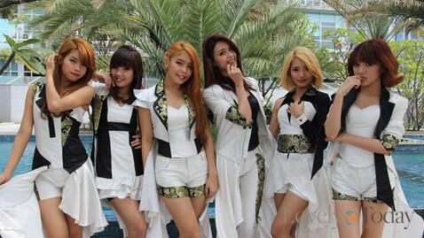 YeyeversSby's tweet photo. RT @lovelytoday: Ups, S.O.S Beberkan Kisah Cinta Pertama Mereka http://t.co/cbd5yLBE03 http://t.co/6EVEMdrJGl