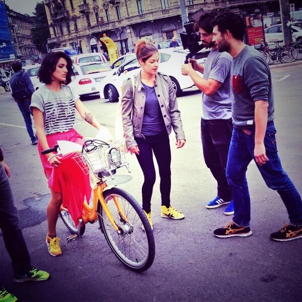 novesan's tweet image. Ma dove vai ragazza in bicicletta... #dproduction