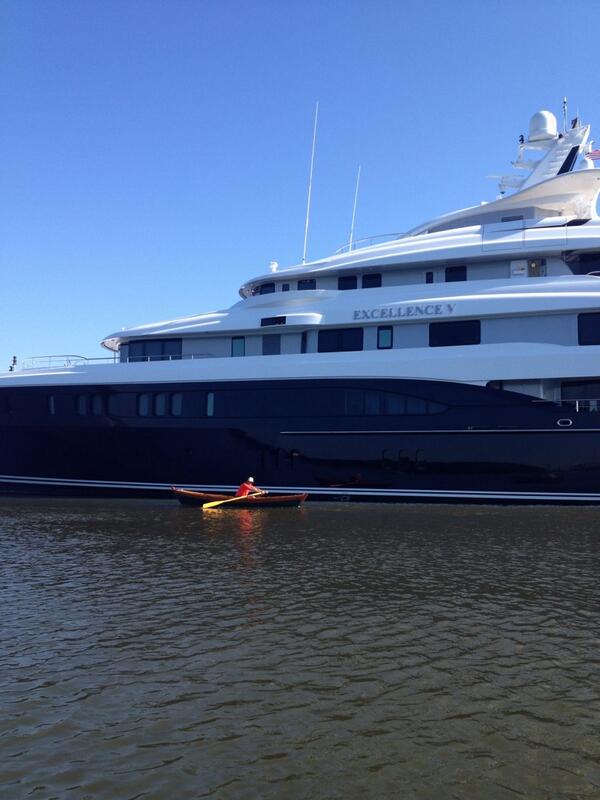 Big boat, little boat at the <a href="/CHScitymarina/">MEGADOCK</a>. #CHS