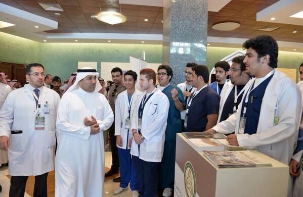 استقبال د. علي الاحيدب و طلاب طب الاسنان في المؤتمر الدولي الرابع لطب الأسنان لـ د. سعد المحرج