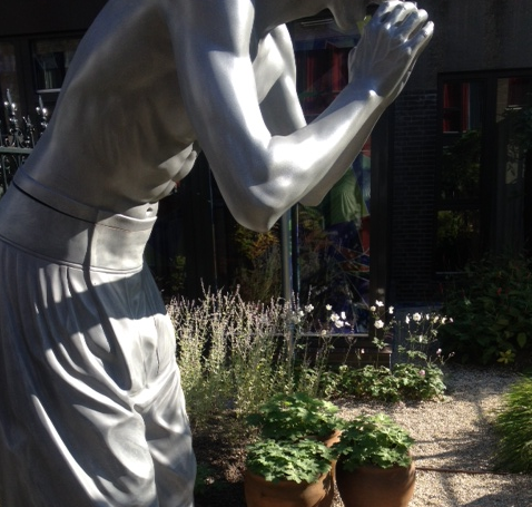 AndazAMS's tweet image. Prachtige dag voor de #grachtencode zoektocht! Breng voor het vinden van onze zegel een bezoekje aan de binnentuin..