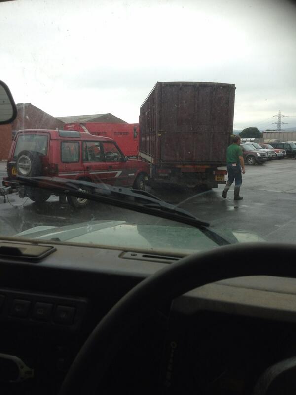 Not an ideal start to this fellas Wednesday #whataplonker #discoveryfacelift