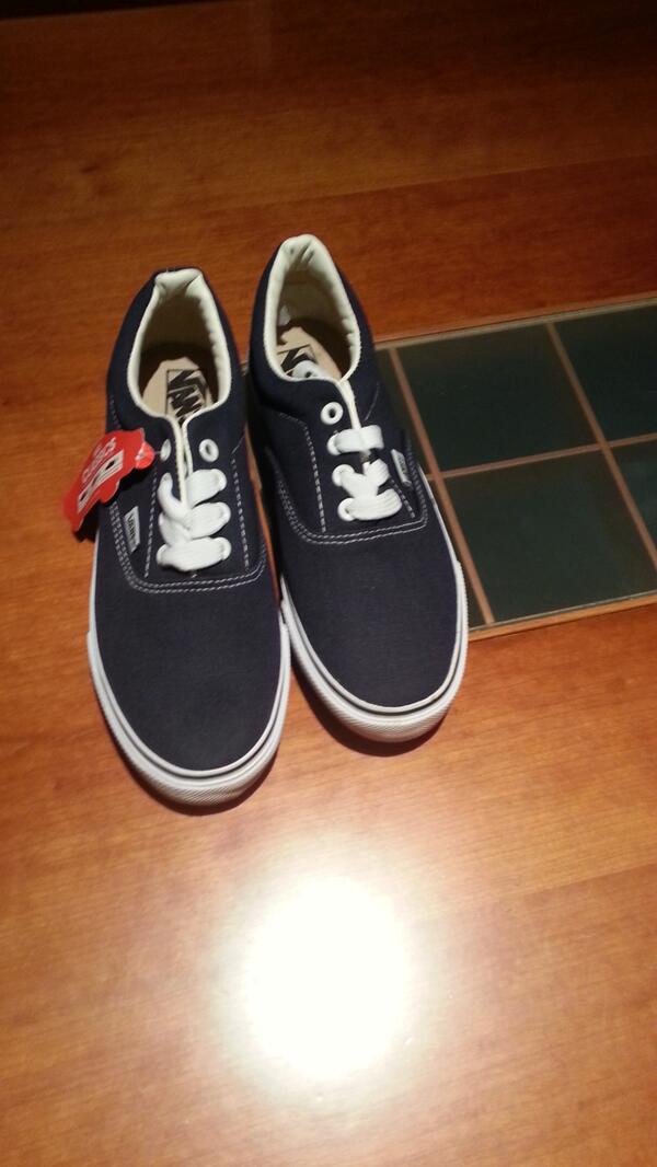 NBASTOCKCAMIS's tweet photo. VANS AZULES TALLA 38, 35 EUROS. http://t.co/QC95kR502B
