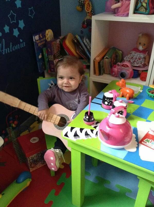 Hola a todos!! Hoy tengo un día musical, mientras me tomo unos mates jajaja. Besos a todos! #DonarOrganosSalvaVidas