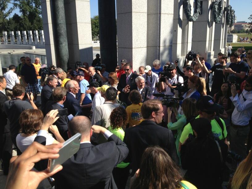 BVlHrvyCQAAS8PA.jpg:large